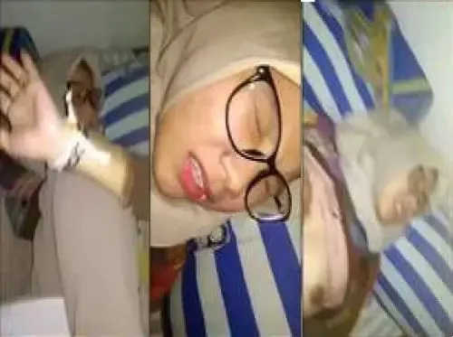 Ngentot Memek Tembem Cewek SMA Hijab Berkacamata