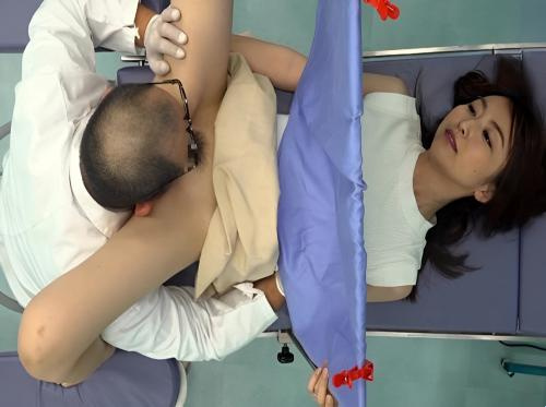 Dokter kandungan mesum suka menghisap vagina pasien