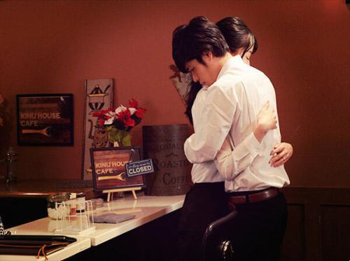 Bartender menikmati nomor tersebut
